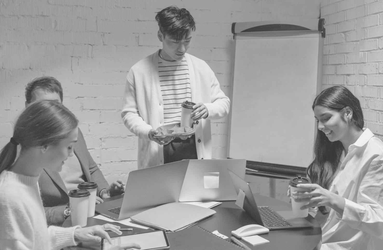 Erfolgreiche Zusammenarbeit zwischen Beratern und Kunden