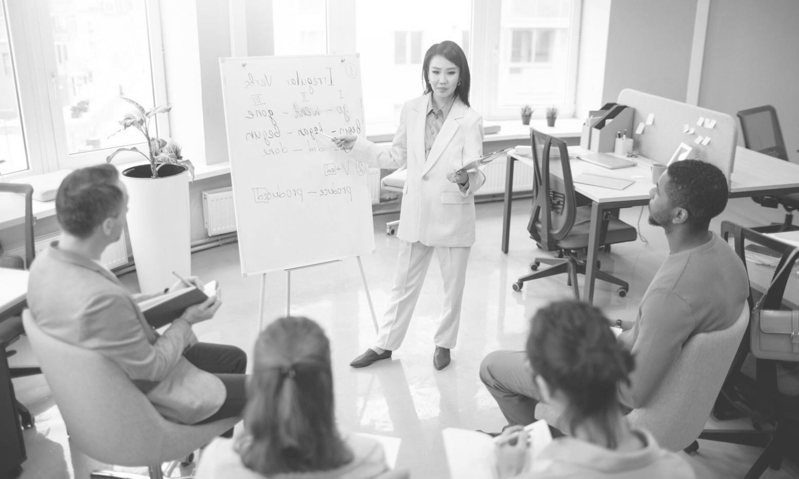 Teamarbeit bei Rentabilitätsberechnung